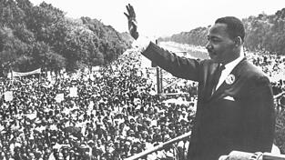 Der amerikanische B&uuml;rgerrechtler Dr. Martin Luther King Jr. im August 1963 beim 'Marsch auf Washington', an dem rund 250.000 Menschen teilnahmen.