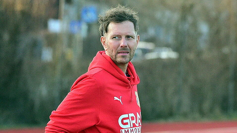 Christian Ranzinger wird auch in der Saison 2026/27 als Cheftrainer beim 1. FC Bad K&ouml;tzting den Ton angeben.