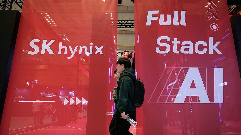 Der Speicherproduzent SK Hynix aus Südkorea profitiert massiv vom KI-Boom. (Archivbild) Der Speicherproduzent SK Hynix aus Südkorea profitiert massiv vom KI-Boom. (Archivbild)
