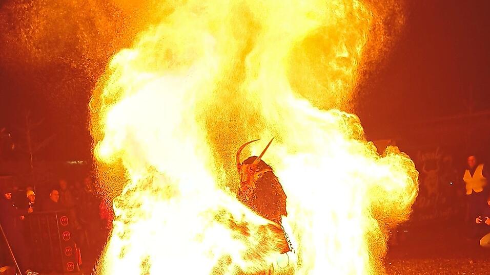 Höllisch ging es zu am Samstag in Pfatter. Höllisch ging es zu am Samstag in Pfatter.