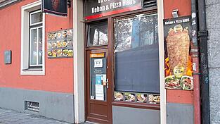 Das Geschäft von Theodoros Boulgarides in der Trappentreustraße. Den Schlüsseldienst gibt es heute nicht mehr. Stattdessen eröffnete dort ein Imbiss. An dem Gebäude wurde eine Gedenktafel angebracht.