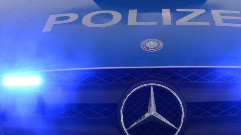 Auf der Donau im Landkreis Deggendorf hat sich am Freitag ein Unfall ereignet (Symbolbild). Auf der Donau im Landkreis Deggendorf hat sich am Freitag ein Unfall ereignet (Symbolbild).