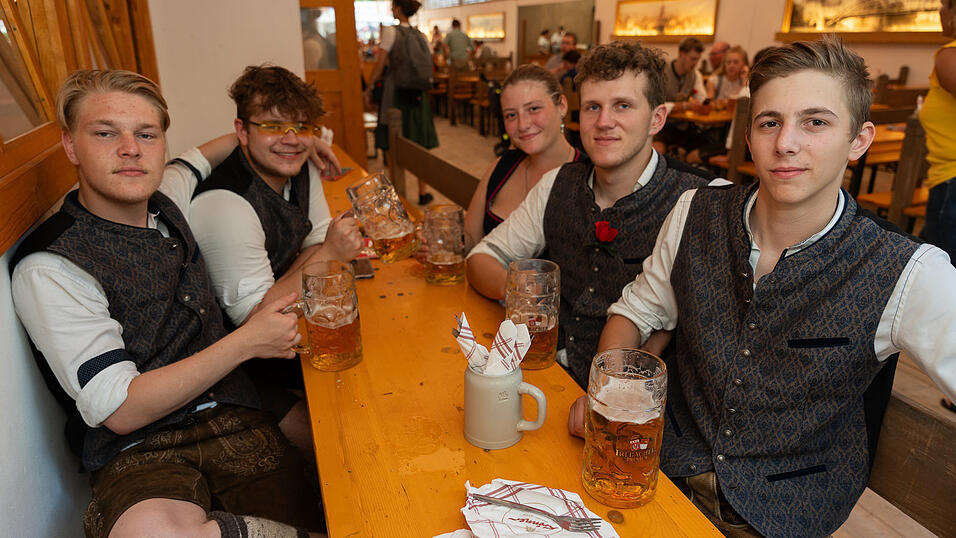 Die Partybilder vom Sonntag, 20. August 2023, aus dem Festzelt Krönner. Die Partybilder vom Sonntag, 20. August 2023, aus dem Festzelt Krönner.