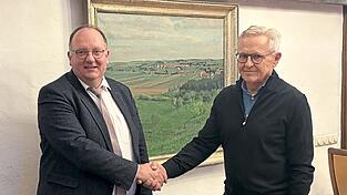 Geiselh&ouml;rings B&uuml;rgermeister Herbert Lichtinger (l.) und TransRegina Gesch&auml;ftsf&uuml;hrer Dieter R&ouml;sler beim Pressegespr&auml;ch.