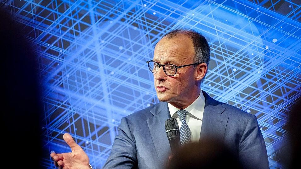 Bundeskanzler Friedrich Merz stimmt die Menschen auf Reformen ein. Bundeskanzler Friedrich Merz stimmt die Menschen auf Reformen ein.