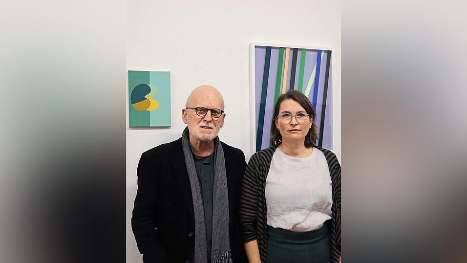 Für die beiden Künstler Simone Hamann und Peter P. Rast war das Philosophiestudium ein prägendes Kapitel in ihrer künstlerischen Entwicklung. Beide sind fasziniert von der Klarheit und suchen in ihrer Kunst nach schlüssigen Aussagen, die aufeinander aufbauen. Für die beiden Künstler Simone Hamann und Peter P. Rast war das Philosophiestudium ein prägendes Kapitel in ihrer künstlerischen Entwicklung. Beide sind fasziniert von der Klarheit und suchen in ihrer Kunst nach schlüssigen Aussagen, die aufeinander aufbauen.