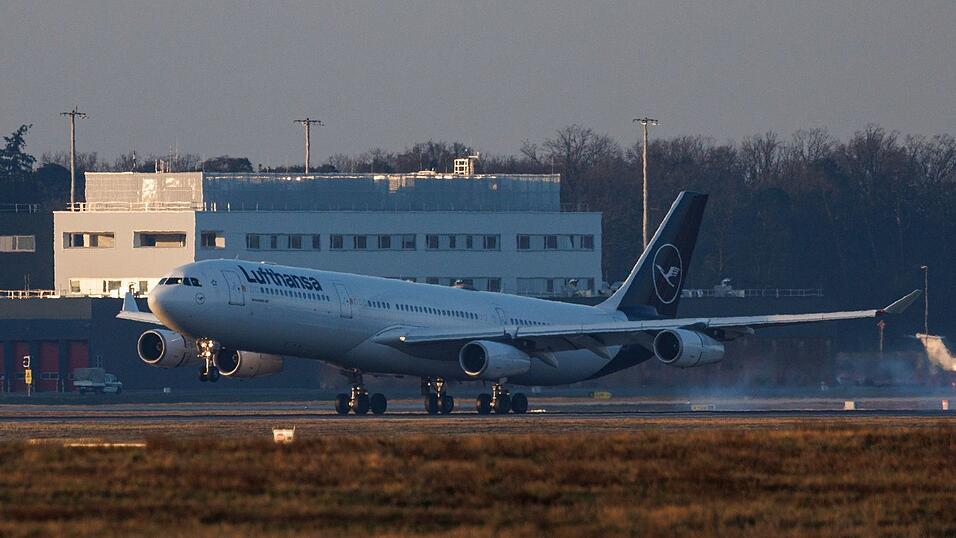 Schwangere, Kinder und Kranken hatten bei diesem Flug Vorrang.