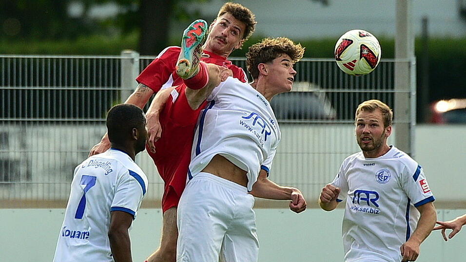 Für den TSV Seebach um Günther Denk (rotes Trikot) gab es in Dingolfing nichts zu holen. Für den TSV Seebach um Günther Denk (rotes Trikot) gab es in Dingolfing nichts zu holen.