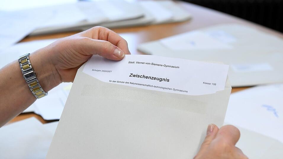 Das Zwischenzeugnis ist im rechtlichen Sinne kein amtliches Dokument, aber dennoch wichtig. (Archivbild)