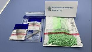 Schleierfahnder haben diese Ecstasy-Tabletten auf der A3 bei Wörth an der Donau entdeckt und sichergestellt.
