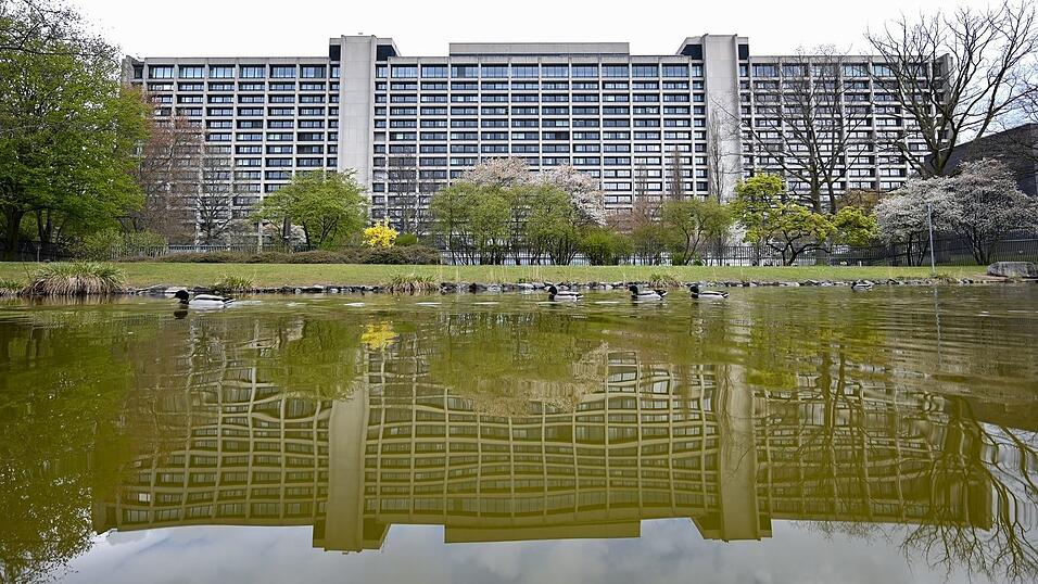 Die Pläne für einen Campus mit mehreren Neubauten auf dem Gelände der bisherigen Zentrale hat die Bundesbank inzwischen aufgegeben. (Archivbild) Die Pläne für einen Campus mit mehreren Neubauten auf dem Gelände der bisherigen Zentrale hat die Bundesbank inzwischen aufgegeben. (Archivbild)