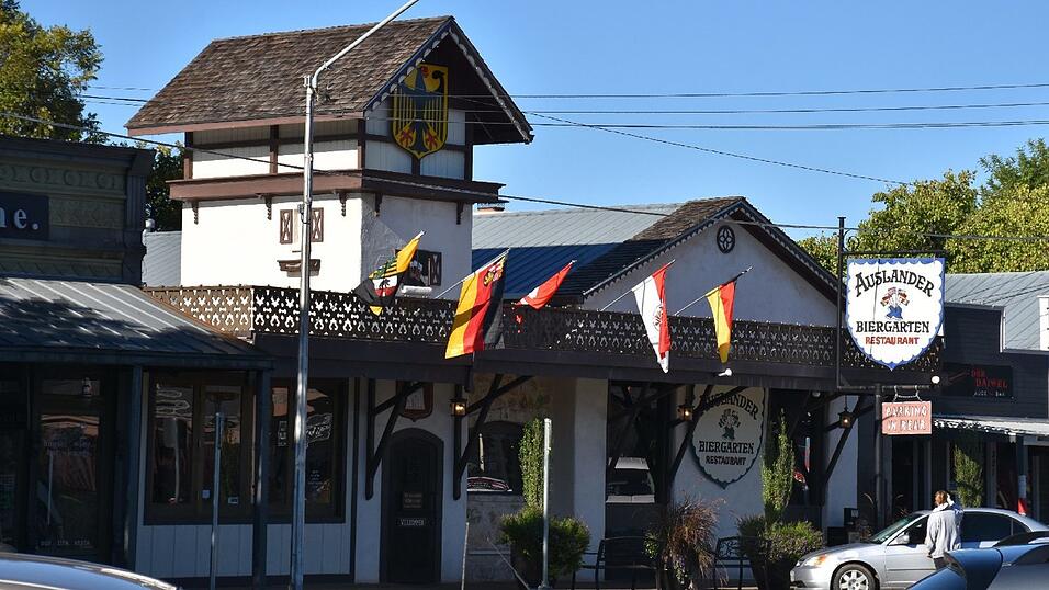 Das St&auml;dtchen Fredericksburg ist einer der letzten Orte, in denen noch Texas German gesprochen wird. Auch ansonsten ist man dort stolz auf deutsche Traditionen.