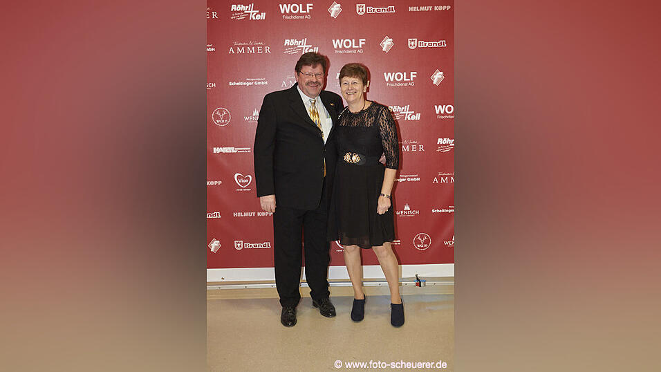 Die Metzgerzunft hat am Samstagabend in die Joseph-von-Fraunhofer-Halle eingeladen. Die Metzgerzunft hat am Samstagabend in die Joseph-von-Fraunhofer-Halle eingeladen.