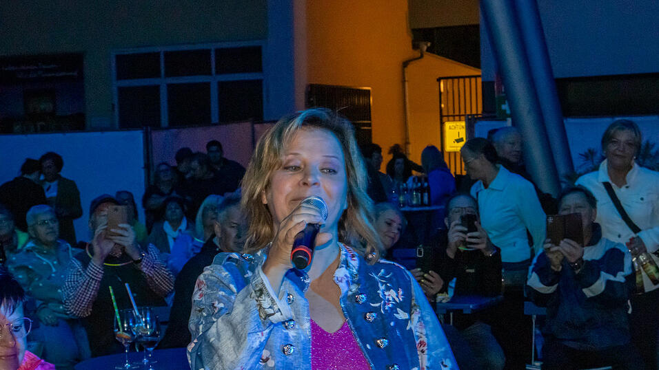 Nicki hat am Freitag in Plattling ihr 40-jähriges Bühnenjubiläum gefeiert.