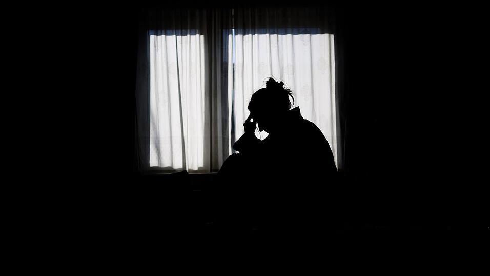 Einsamkeit ist ein häufiger Anlass für Anrufe bei der Telefonseelsorge. (Symbolbild) Einsamkeit ist ein häufiger Anlass für Anrufe bei der Telefonseelsorge. (Symbolbild)