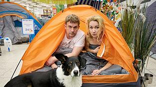 Sebastian Bezzel als Franz und Lisa Maria Potthoff als Susi Sebastian Bezzel als Franz und Lisa Maria Potthoff als Susi
