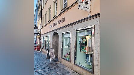 Noch befindet sich &bdquo;R&auml;uber und Komplizen&ldquo; an der Steinergasse 6.