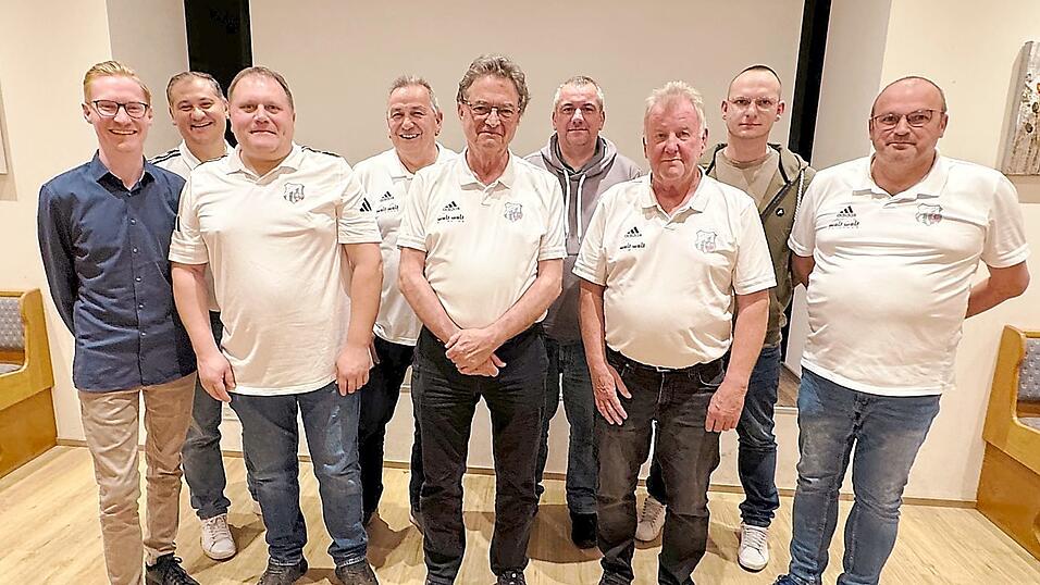 Die neue F&uuml;hrungsmannschaft der SpVgg Osterhofen.