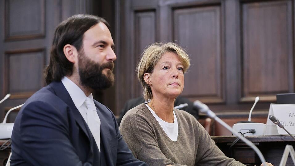 Der Verteidiger von Christina Block hat neue Beweisanträge im Umfang von 840 Seiten vorgelegt. Der Verteidiger von Christina Block hat neue Beweisanträge im Umfang von 840 Seiten vorgelegt.