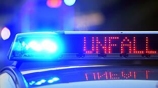 Die Polizei ist mit zahlreichen Einsatzkräften vor Ort. (Symbolbild)