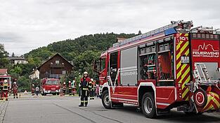 120 Einsatzkräfte aus acht Feuerwehren waren bei der Großübung in Bach vertreten.