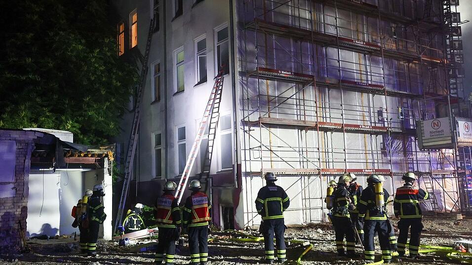 Bei dem Brand in der Nähe des Hamburger Hauptbahnhofs wurden 14 Menschen verletzt. Bei dem Brand in der Nähe des Hamburger Hauptbahnhofs wurden 14 Menschen verletzt.