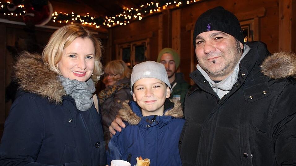 Am Donnerstagabend ist der Landshuter Christkindlmarkt eröffnet worden. Am Donnerstagabend ist der Landshuter Christkindlmarkt eröffnet worden.