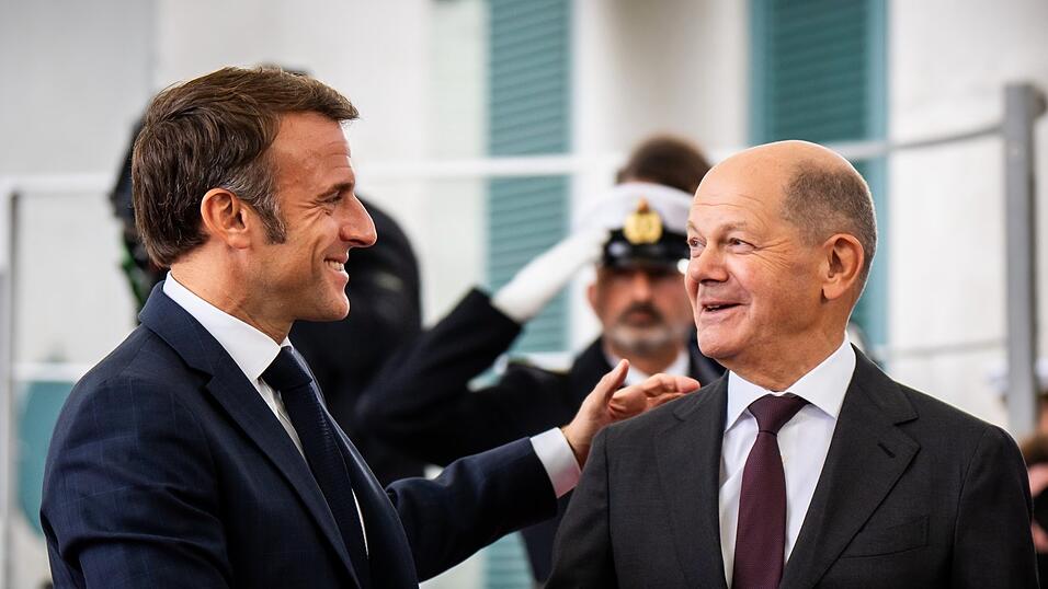Nach der Wahl von Donald Trump zum neuen US-Präsidenten wollte Frankreichs Präsident Emmanuel Macron (l.) mit dem deutschen Kanzler Olaf Scholz die deutsch-französische Achse stärken. Nach dem Aus der Berliner Ampel-Regeirung droht seinem Partner die Handlungsfähigkeit. Nach der Wahl von Donald Trump zum neuen US-Präsidenten wollte Frankreichs Präsident Emmanuel Macron (l.) mit dem deutschen Kanzler Olaf Scholz die deutsch-französische Achse stärken. Nach dem Aus der Berliner Ampel-Regeirung droht seinem Partner die Handlungsfähigkeit.