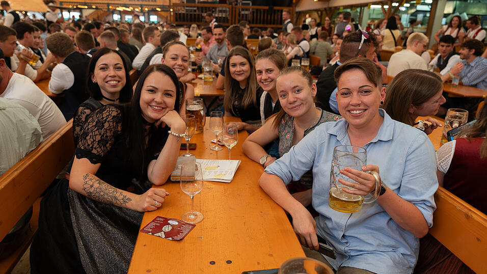 Die Partybilder vom Freitag, 18. August 2023, aus dem Festzelt Nothaft. Die Partybilder vom Freitag, 18. August 2023, aus dem Festzelt Nothaft.