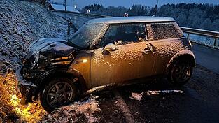 Eine junge Autofahrerin kam in Höhe Haiberg ins Schleudern und prallte gegen die Leitplanke.
