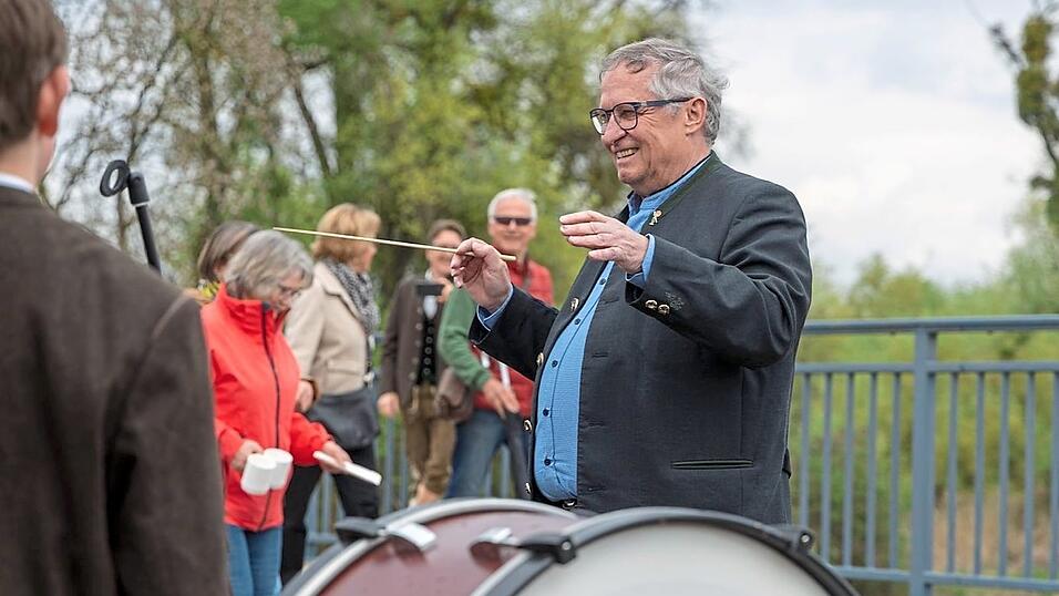 B&uuml;rgermeister Schuster durfte als Dirigent fungieren.