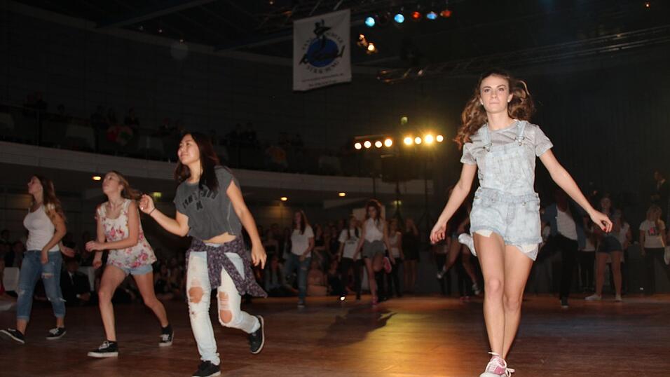 Die Bilder vom Abschlussball der Tanzschule Seidel in der Fraunhofer-Halle am 28. November. Die Bilder vom Abschlussball der Tanzschule Seidel in der Fraunhofer-Halle am 28. November.