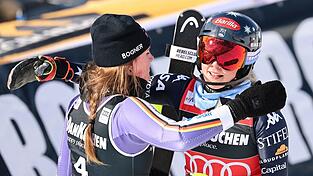 Herausforderin und Dominatorin: Emma Aicher (l.) mit Mikaela Shiffrin. (Archivbild)
