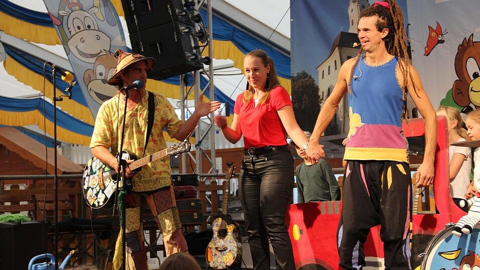 Die Kinder hatten viel Spaß mit Rodscha aus Kambodscha und Tom Palme.