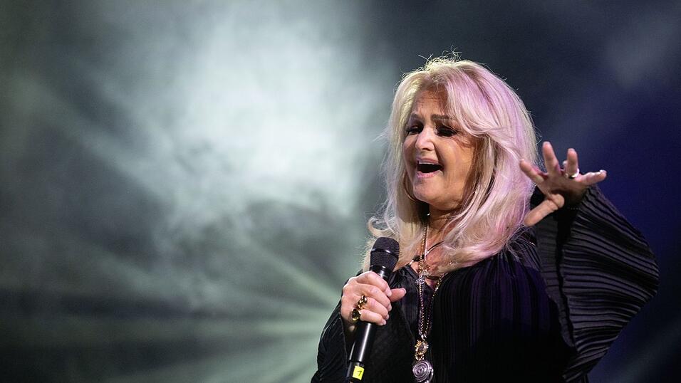 Ab Sommer hatte Bonnie Tyler wieder auf große Tournee gehen wollen. Ab Sommer hatte Bonnie Tyler wieder auf große Tournee gehen wollen.