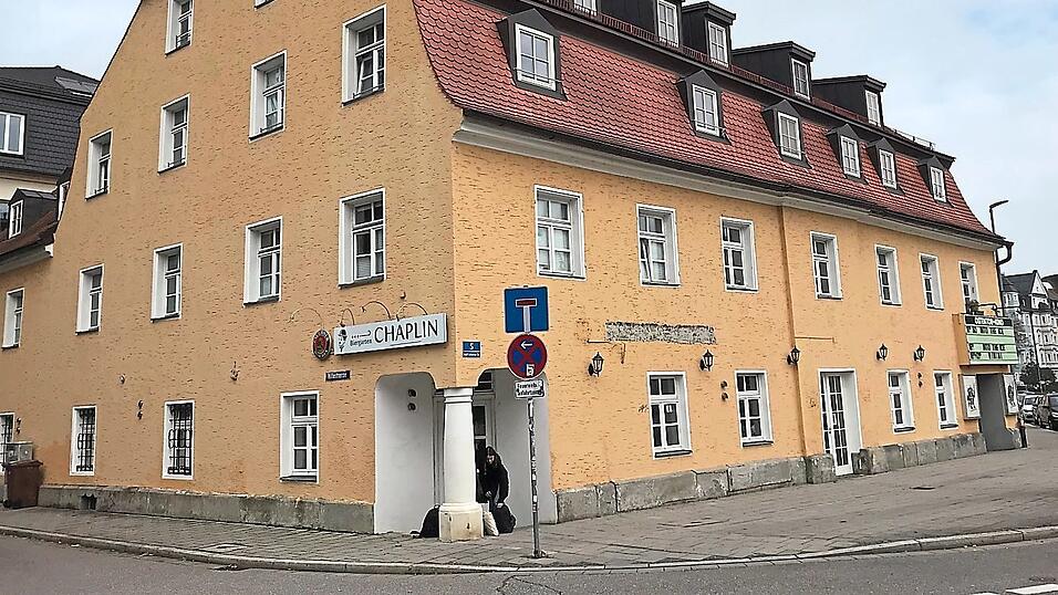 Verwaist schaut die Traditionsgaststätte 'Chaplin' im Moment aus. Doch nun macht sich der Eigentümer selbst auf die Suche nach einem Pächter. Verwaist schaut die Traditionsgaststätte 'Chaplin' im Moment aus. Doch nun macht sich der Eigentümer selbst auf die Suche nach einem Pächter.