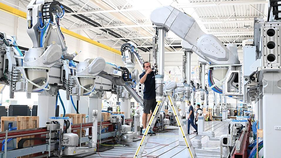 Order aus Übersee retten die Auftragszahlen für den deutschen Maschinenbau im Oktober. Order aus Übersee retten die Auftragszahlen für den deutschen Maschinenbau im Oktober.