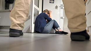 Gewalt gegen Frauen findet meistens im h&auml;uslichen Umfeld statt. Das Autonome Frauenhaus bietet Beratung an und einen Platz in akuten Gef&auml;hrdungssituationen.