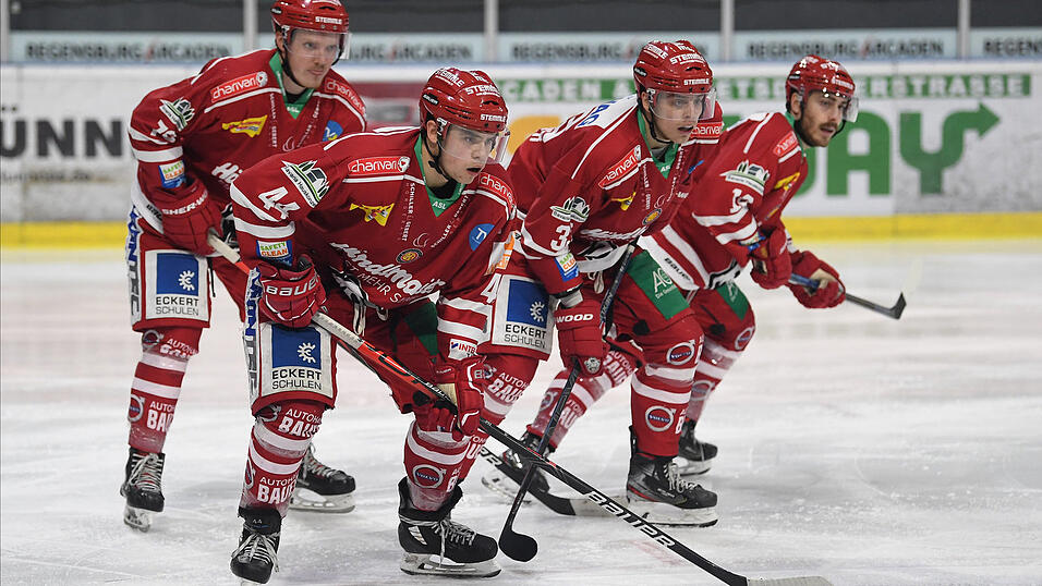 Der Deggendorfer SC hat das ostbayerische Derby bei den Eisbären Regensburg gewonnen. Der Deggendorfer SC hat das ostbayerische Derby bei den Eisbären Regensburg gewonnen.