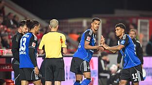 Option für das Spiel gegen Augsburg: Entweder Robert Glatzel (M.) oder Ransford Königsdörffer (r) vom Hamburger SV könnten von Beginn an spielen. (Archiv) Option für das Spiel gegen Augsburg: Entweder Robert Glatzel (M.) oder Ransford Königsdörffer (r) vom Hamburger SV könnten von Beginn an spielen. (Archiv)