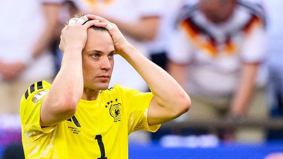 Entsetzt nach dem Aus im Elfmeterschie&szlig;en: Manuel Neuer.