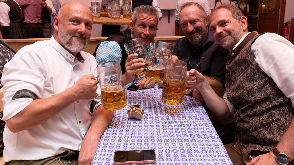 Die Partybilder vom Dienstag, 11. August, aus dem Festzelt Greindl. Die Partybilder vom Dienstag, 11. August, aus dem Festzelt Greindl.