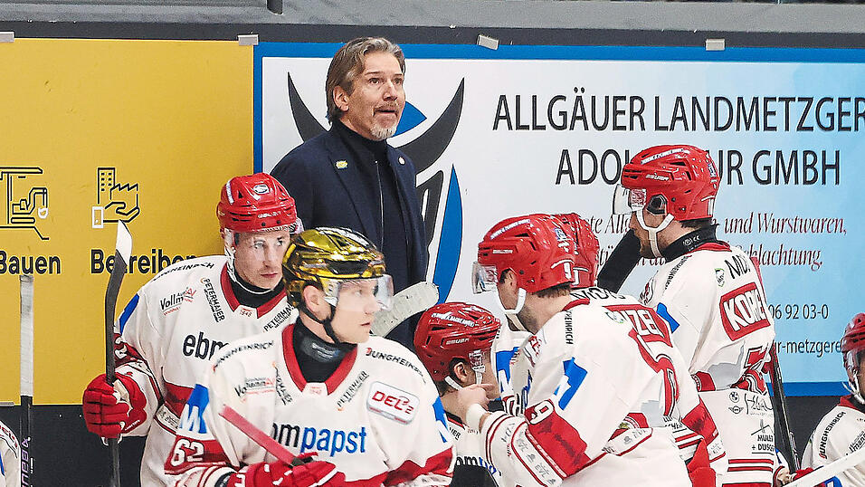 Sorgenkinder: EVL-Trainer Uwe Krupp (hinten) und seine Sch&uuml;tzlinge blieben zuletzt hinter den Erwartungen zur&uuml;ck. Kapit&auml;n Andreas Schwarz hat nun in einem selbstkritischen Statement den Schulterschluss mit den eigenen Anh&auml;ngern gesucht. Den Worten m&uuml;ssen nun aber auch Taten folgen.