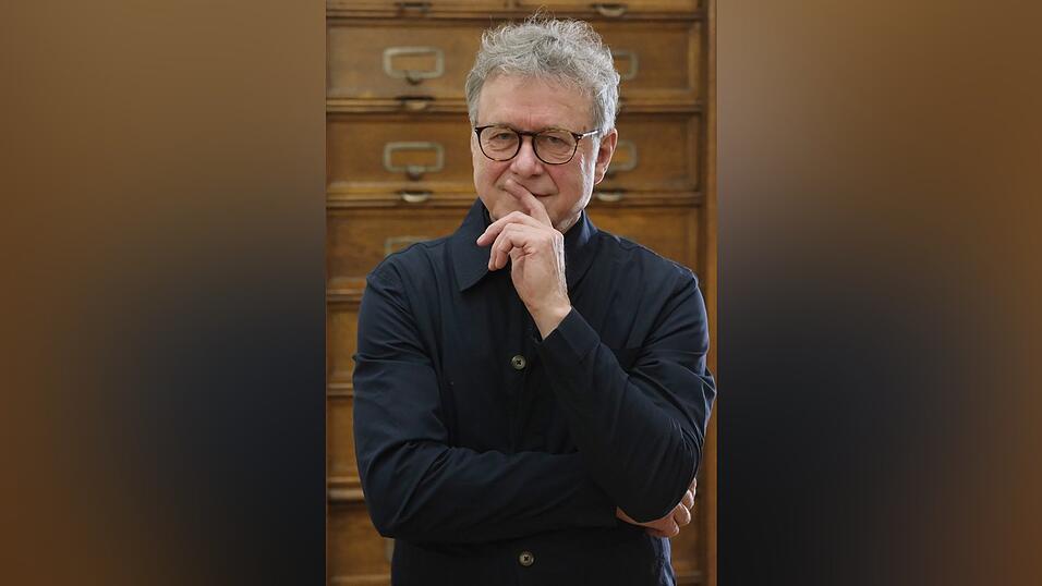 Gregory Charamsa spielt „Der Herr Karl“. Gregory Charamsa spielt „Der Herr Karl“.