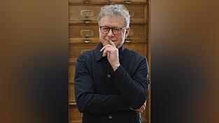 Gregory Charamsa spielt „Der Herr Karl“. Gregory Charamsa spielt „Der Herr Karl“.