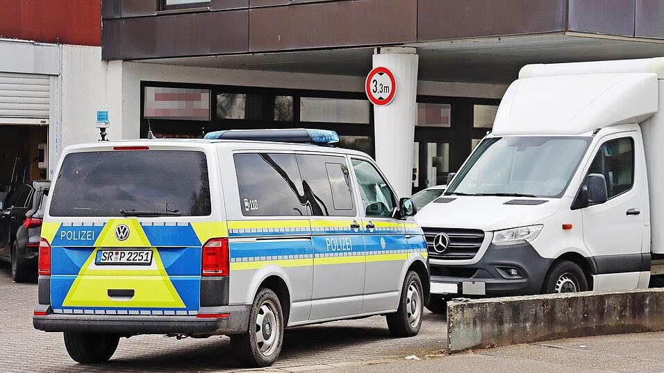 Mehrere Polizeifahrzeuge waren vor Ort.