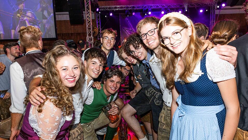 Die Partybilder vom Sonntag, 16. August, aus dem Festzelt Weckmann. Die Partybilder vom Sonntag, 16. August, aus dem Festzelt Weckmann.