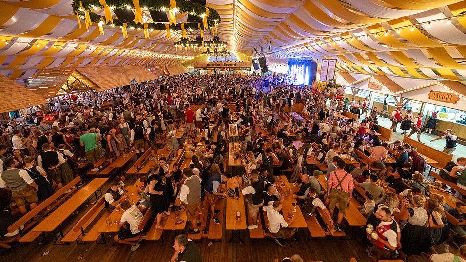 Die Partybilder vom Freitag, 9. August 2024, aus dem Festzelt Nothaft. Die Partybilder vom Freitag, 9. August 2024, aus dem Festzelt Nothaft.