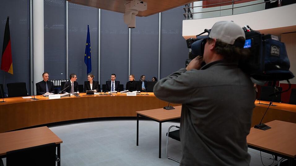 Der Wahlprüfungsausschuss tagte in Berlin. Der Wahlprüfungsausschuss tagte in Berlin.