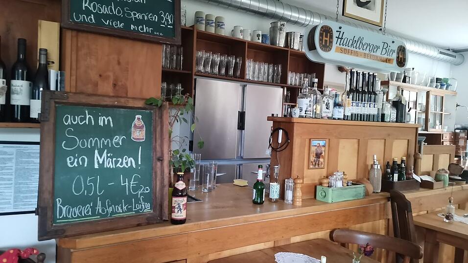 Das Bio-Wirtshaus 'Zum Fliegerbauern' in Passau. Das Bio-Wirtshaus 'Zum Fliegerbauern' in Passau.